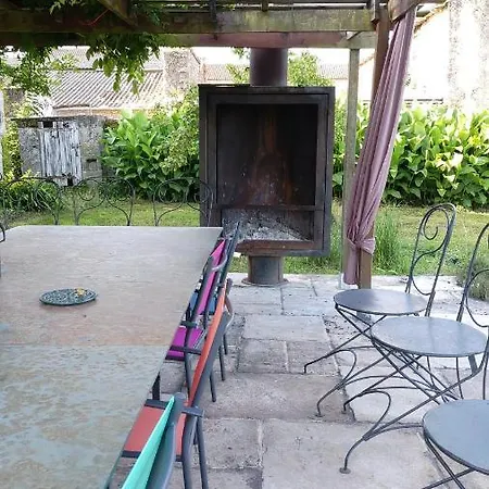 Le Manoir De Gatines Bed & Breakfast 3*