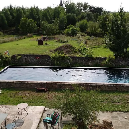 Le Manoir De Gatines Bed & Breakfast