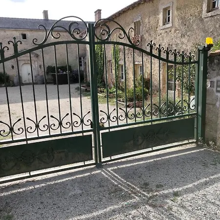 לינה וארוחת בוקר Le Manoir De Gatines *
