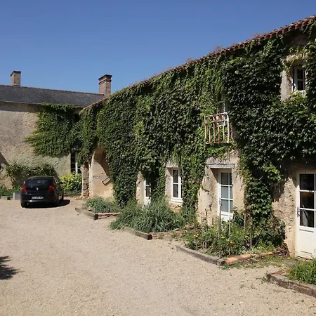 לינה וארוחת בוקר Le Manoir De Gatines *