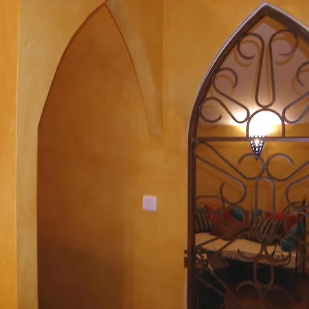 Le Manoir De Gatines Bed & Breakfast 3*