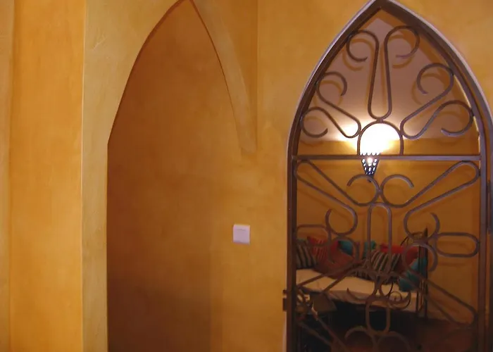 Le Manoir De Gatines Bed & Breakfast 3*